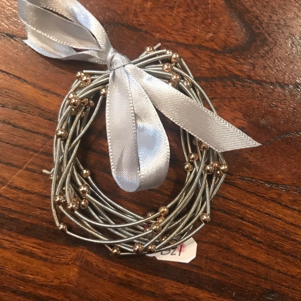 💍 Bundle of 12 Silver Stretchy Bracelets